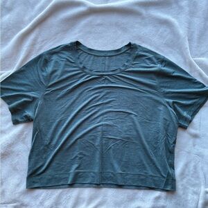 CLOSET CLEAN OUT Lululemon Cropped Workout Tee – Grey/Blue